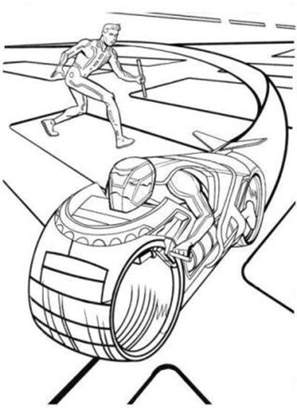 600x841 Tron Legacy Sam Flynn Attack Enemy With Barehand Coloring Pages